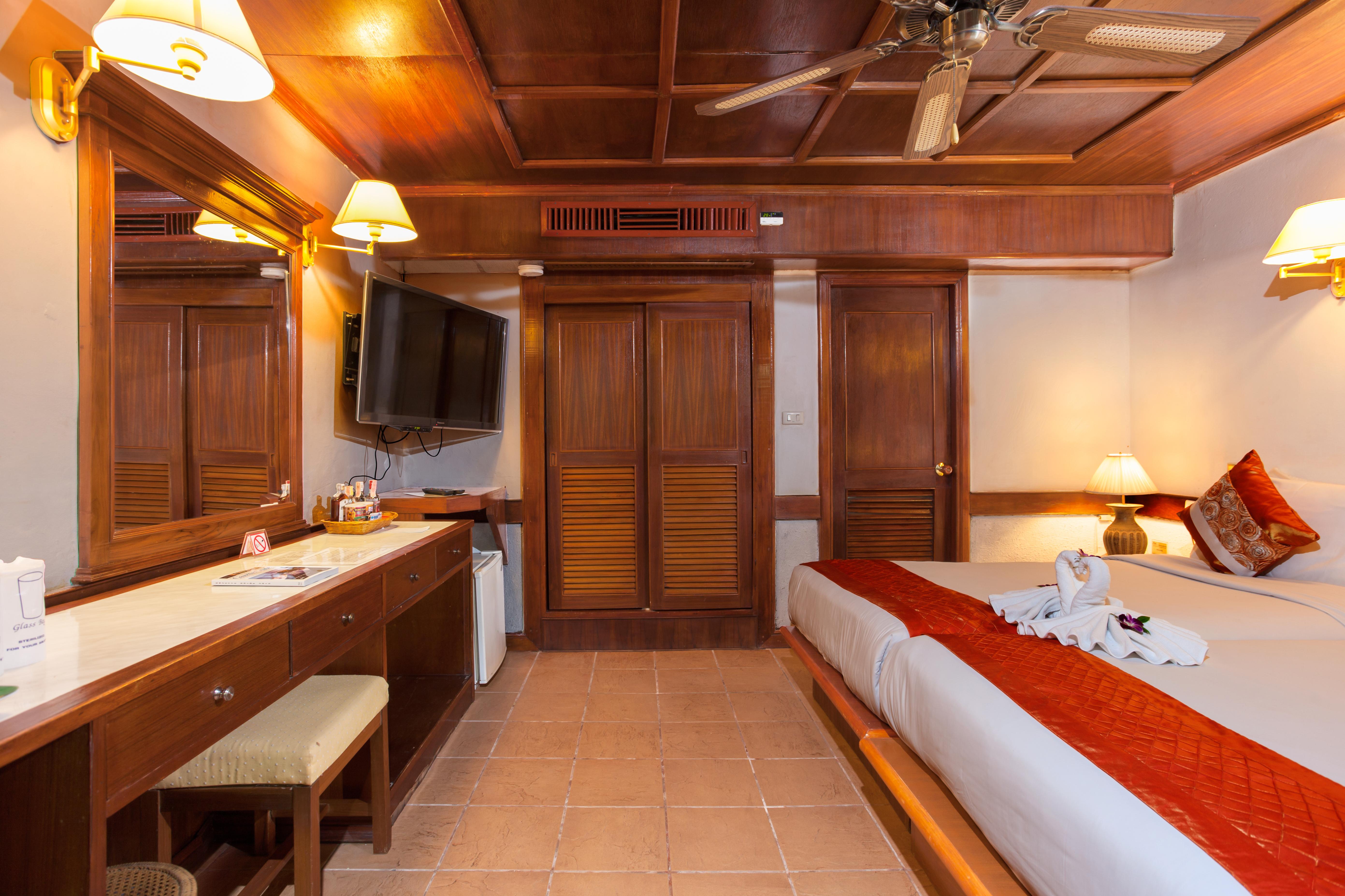 Tropica Bungalow Beach Hotel Patong Exterior foto