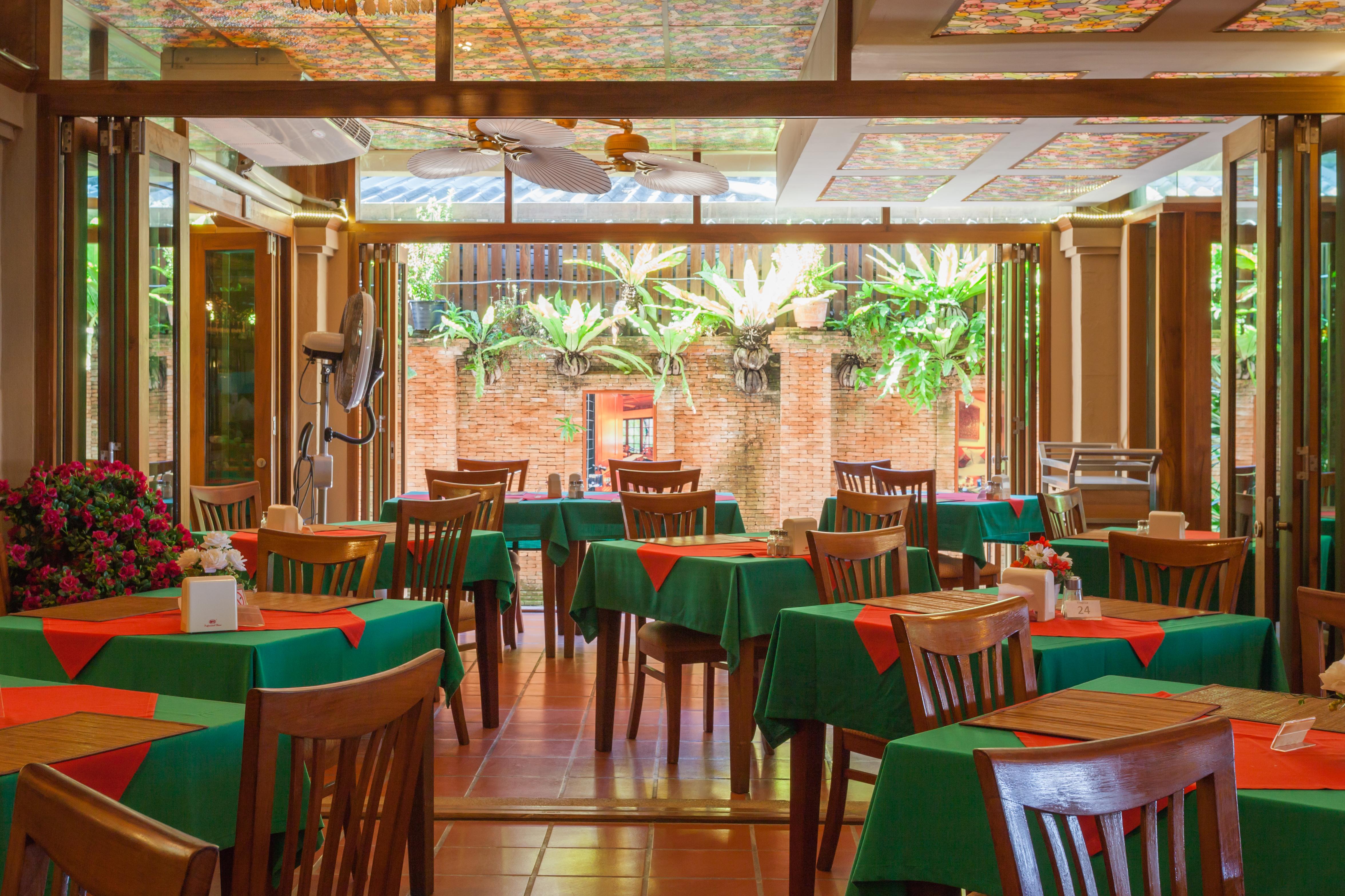 Tropica Bungalow Beach Hotel Patong Exterior foto